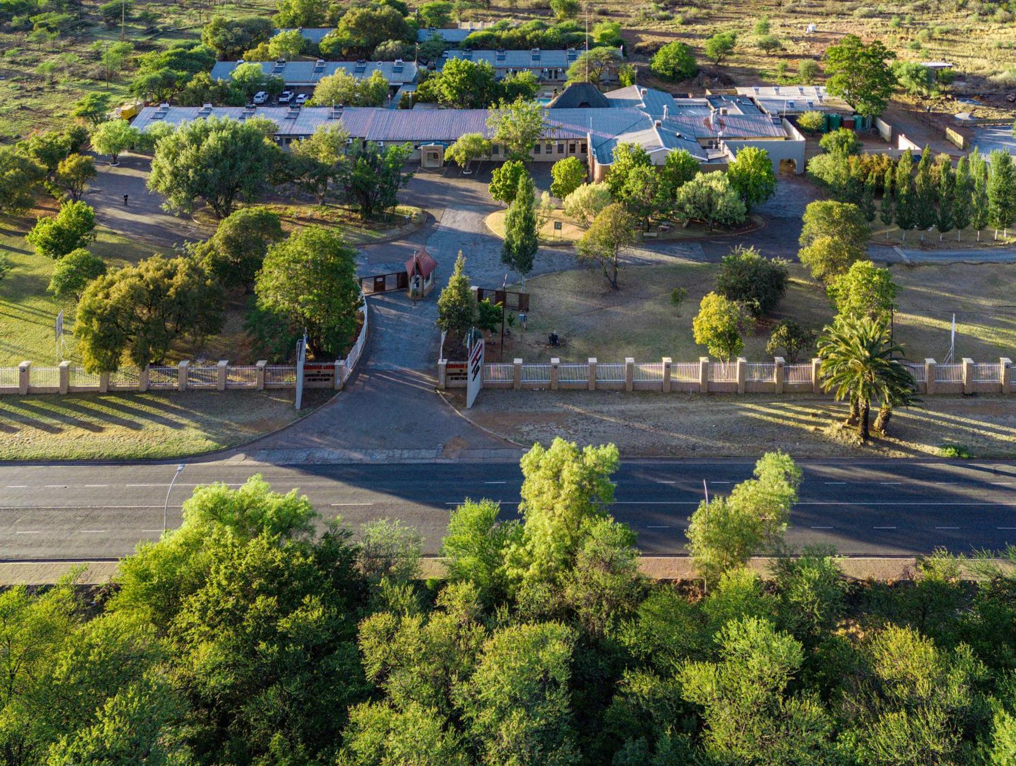 Kuruman Lodge Bagian luar foto